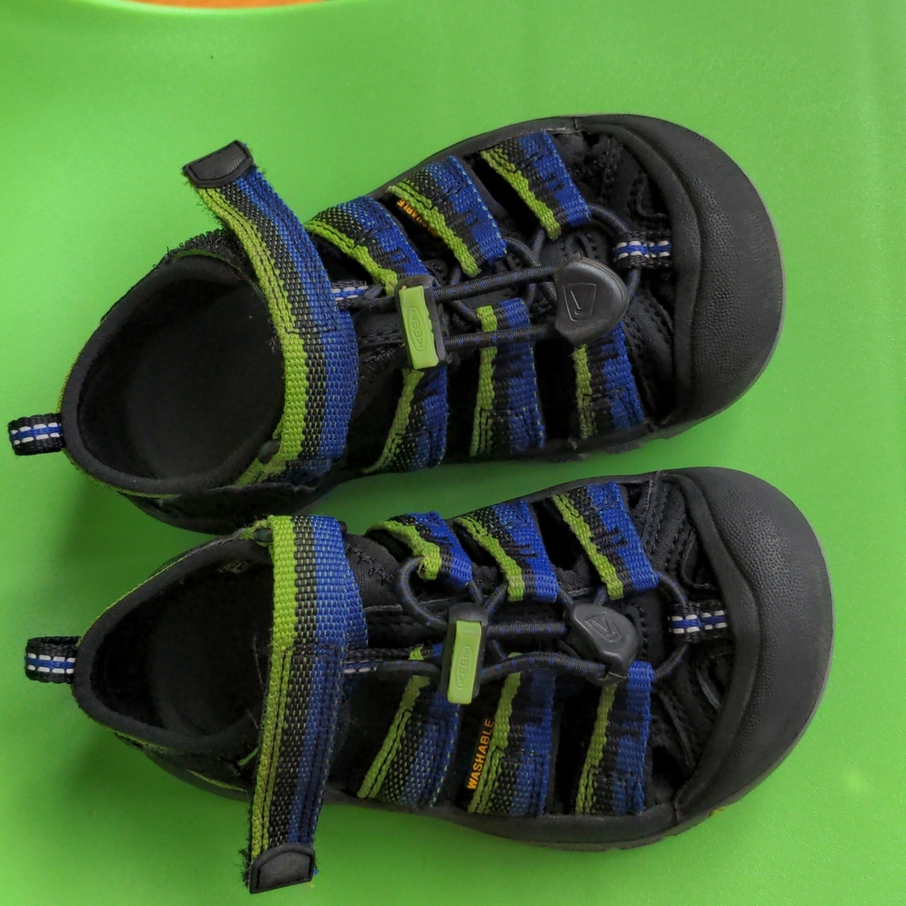 Toddler boy Keen sandals 9